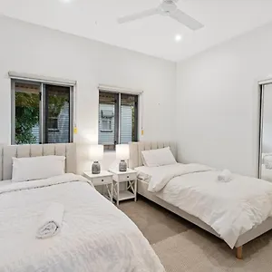The Hampton Retreat - 6br 16 Guest Pet Friendly House Brisbane