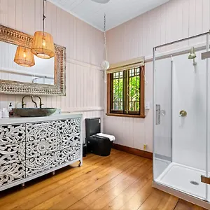 Toowong - Stunning Sweet 3br Family House Brisbane